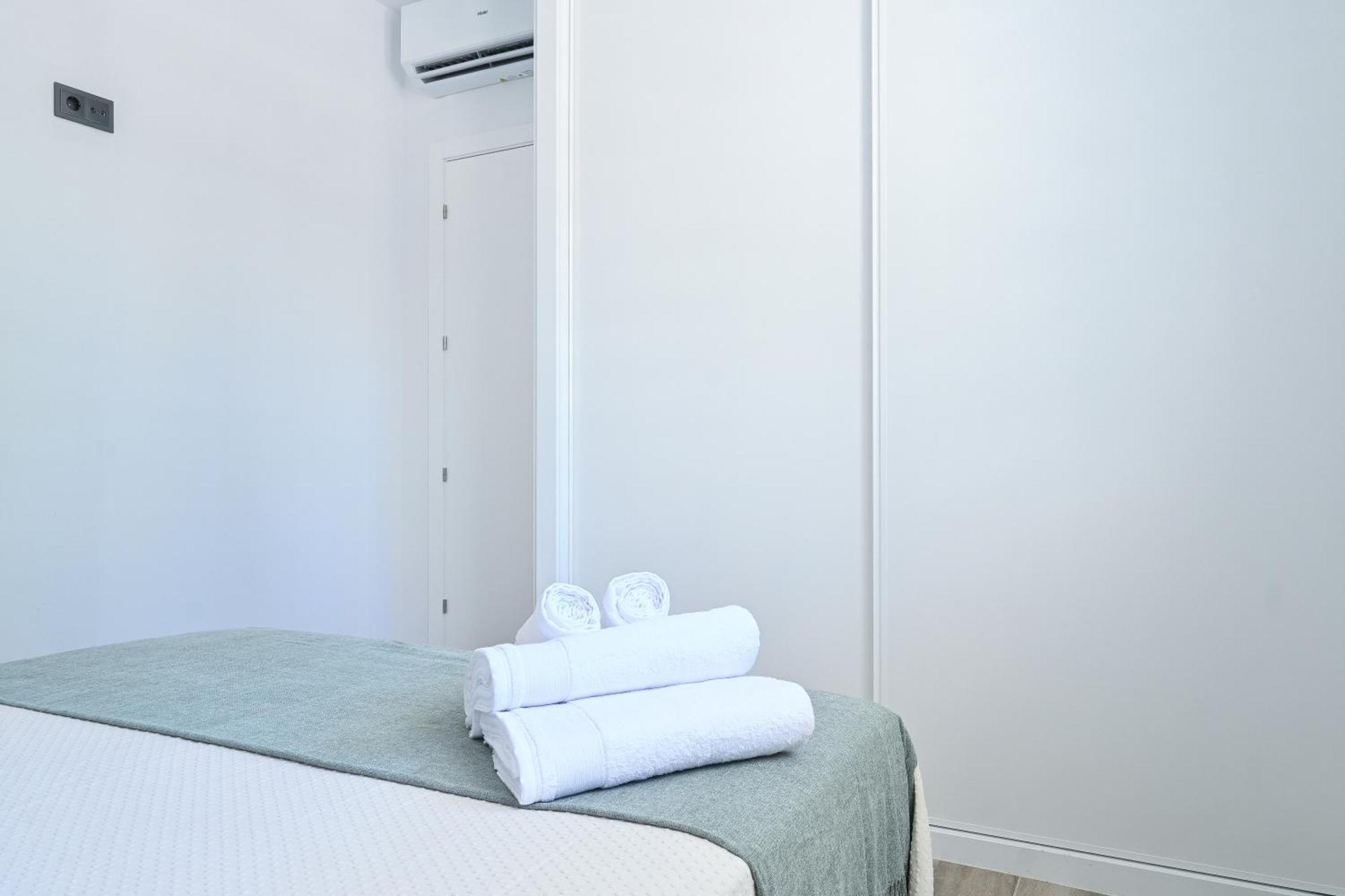 Apartamento For Bonito Temporal De Dos En Hortaleza Boy5 Madrid